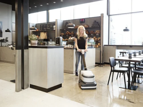 Lavadora de Pavimentos Compacta Nilfisk SC250 em café