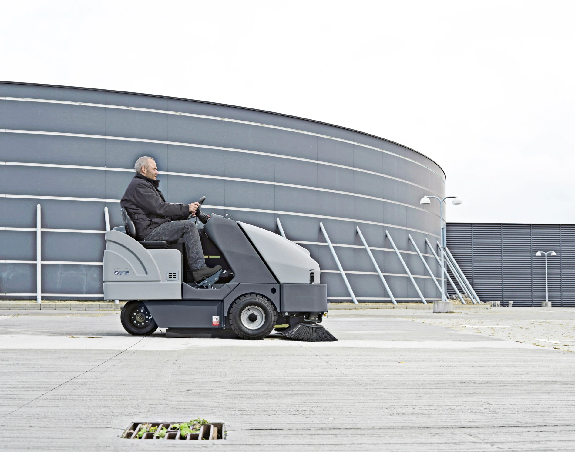Varredora Industrial Nilfisk SR1601 D MAXI