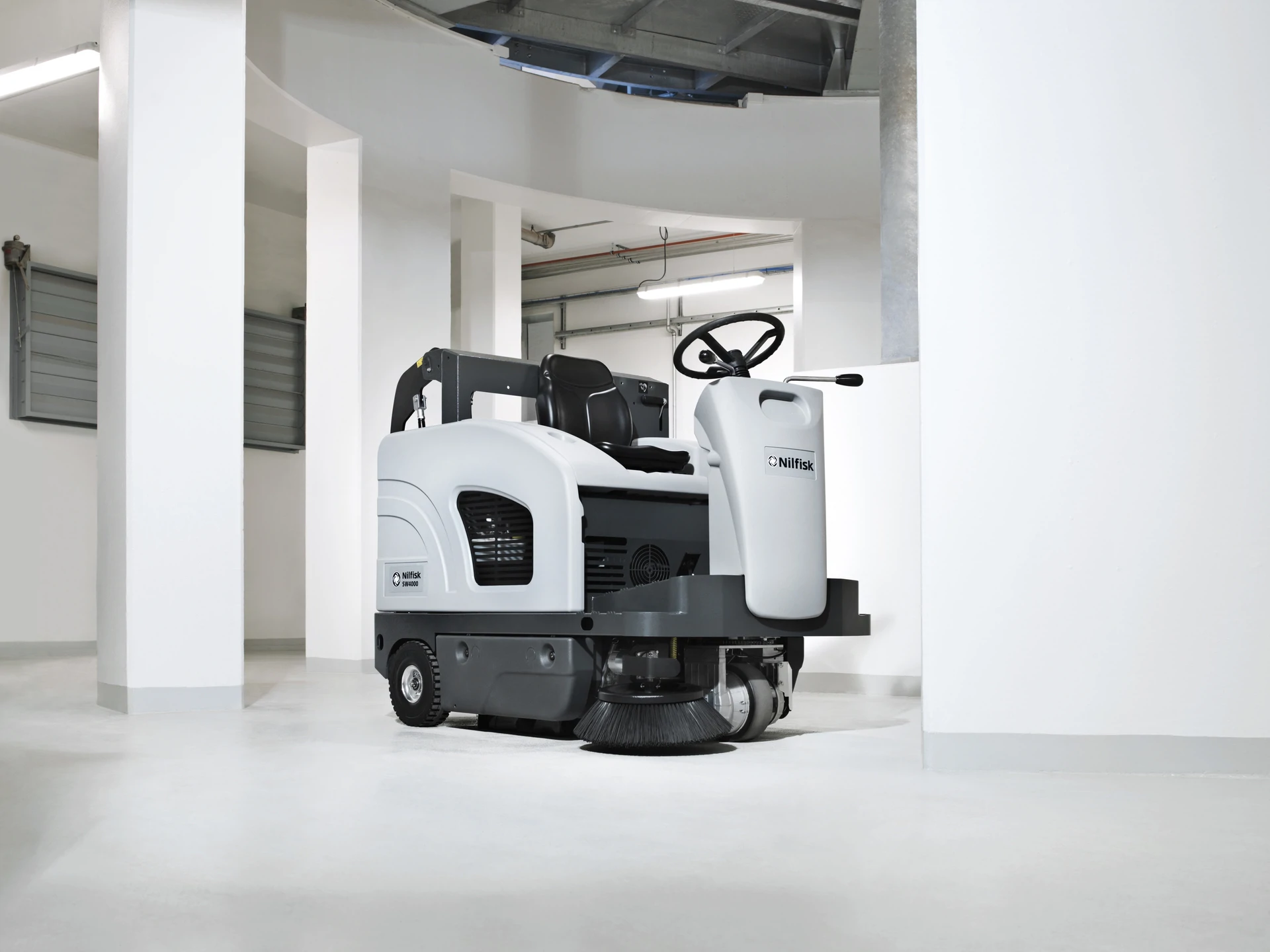 Varredora de Condutor Sentado Nilfisk SW4000 P