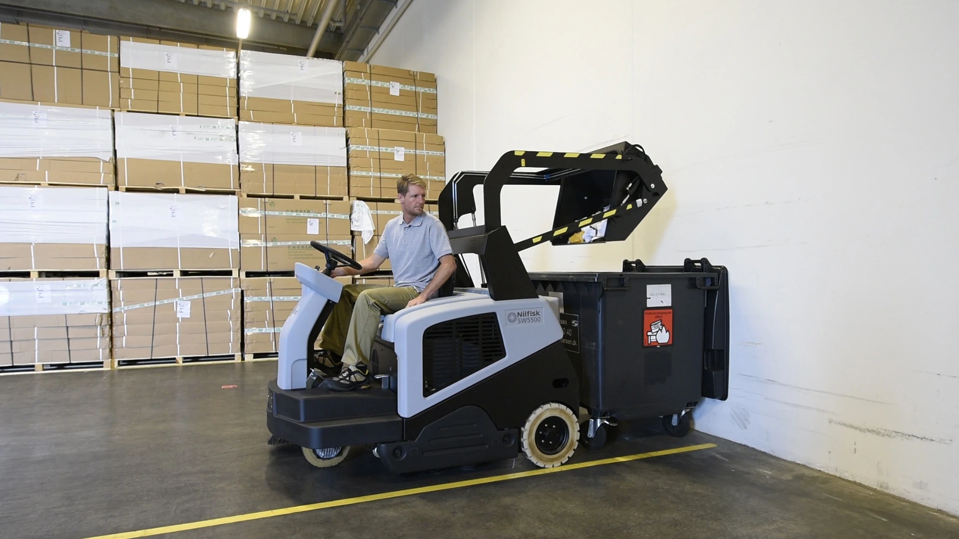Varredora de Condutor Sentado Nilfisk SW5500 B Completa